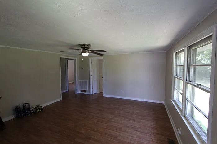 4 bed, 1.0 bath, 1132 sqft, $1,950 — Photo 3