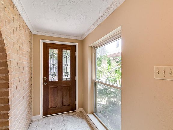 4th image of 3315 Meadowcreek Dr