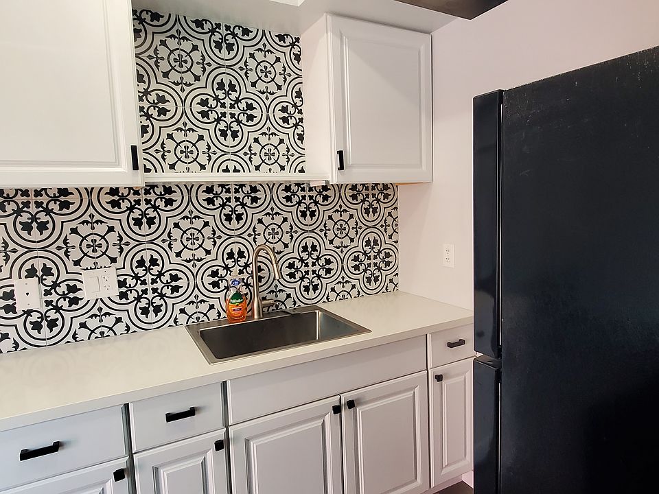 1st image of 3867 Huron Ave APT 6