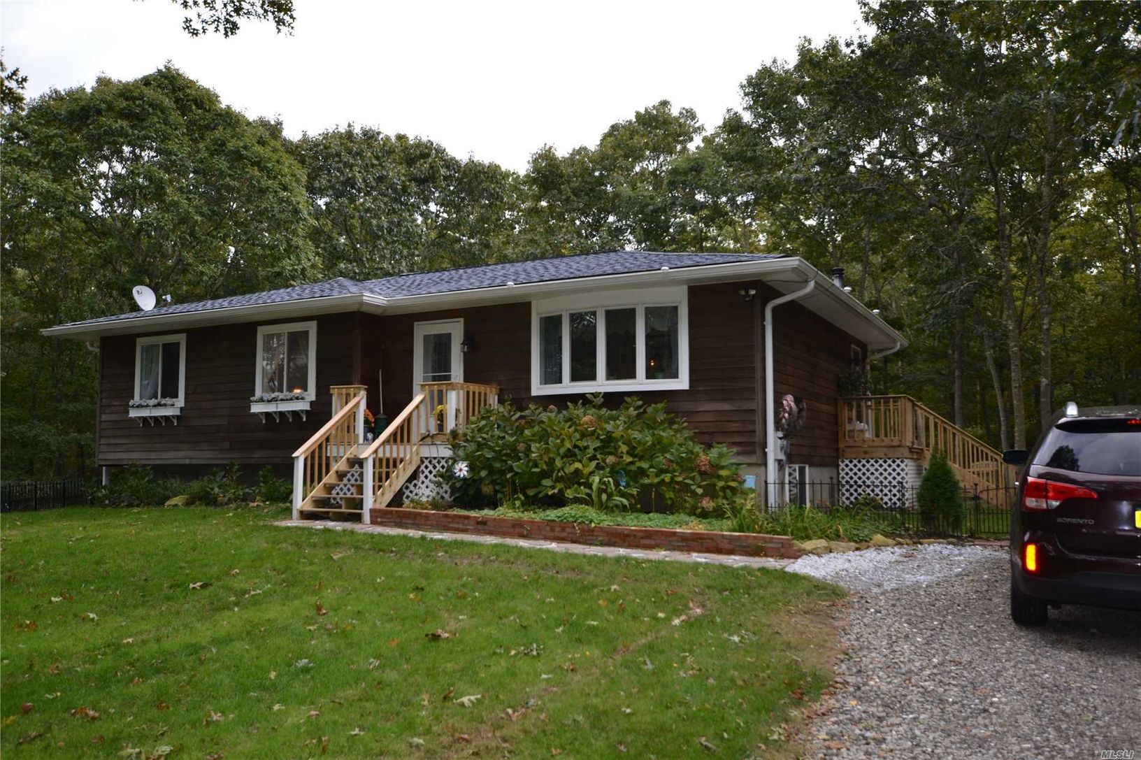  Raised Ranch on 1.2 Acres