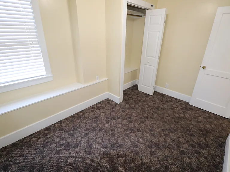 Historic Apartment Building — Photo 16