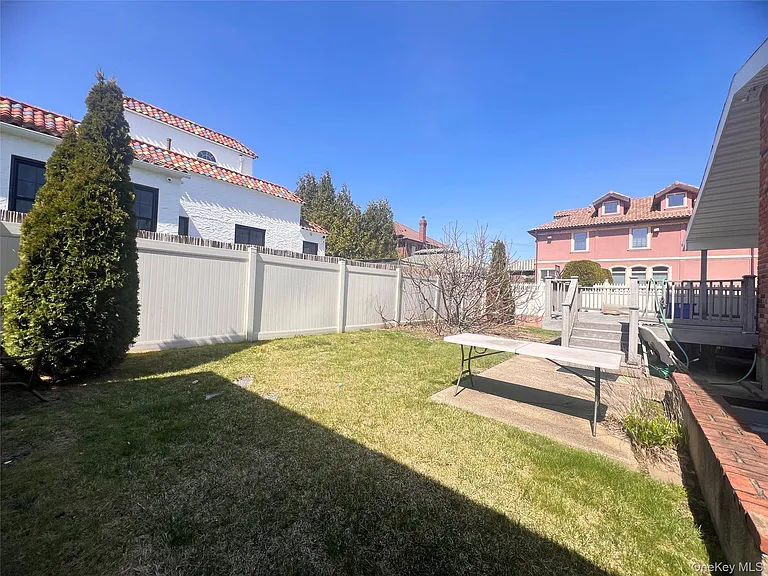 12-14 Utopia Pkwy — Photo 13