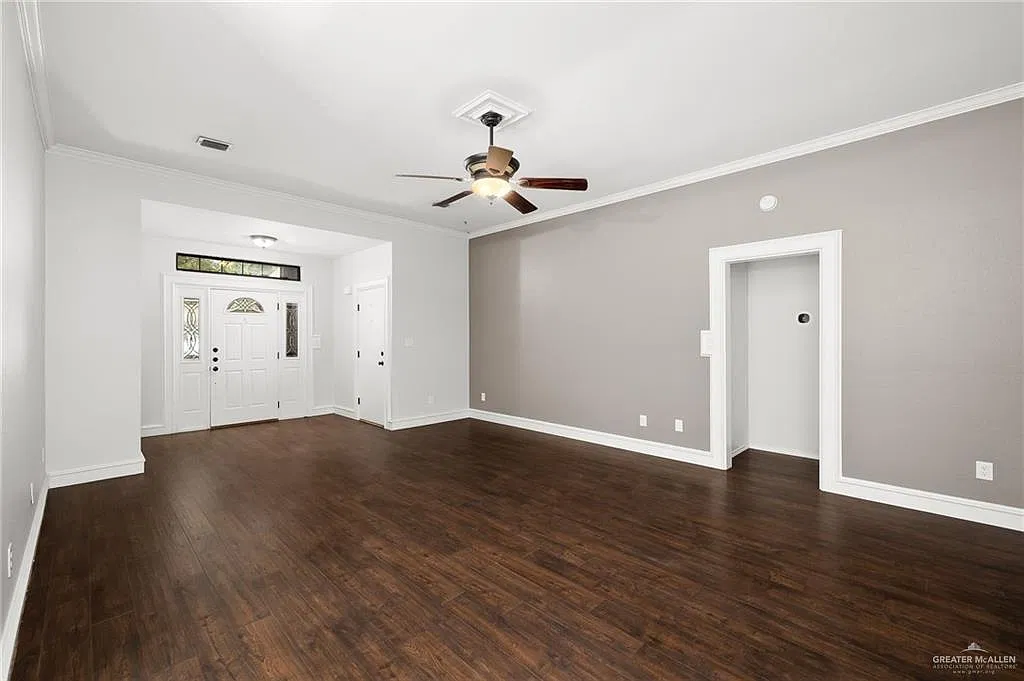 3 bed, 2.0 bath, 1878 sqft, $2,200 — Photo 2