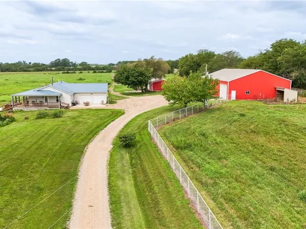 11371 Osage Rd, Oskaloosa, KS 66066