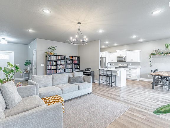 5th image of 4725 Edgemont Dr