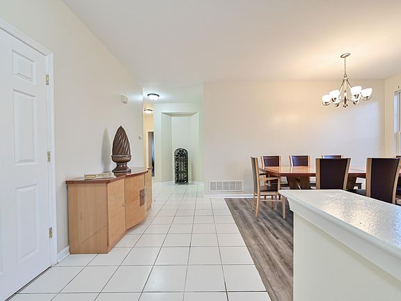4th image of 126 Saint Georges Dr
