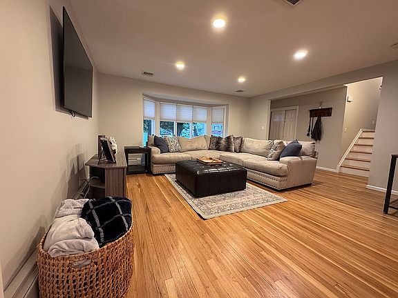 5th image of 8 Alderfield Ln