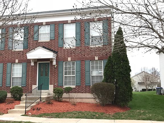 End Unit w/side yard
