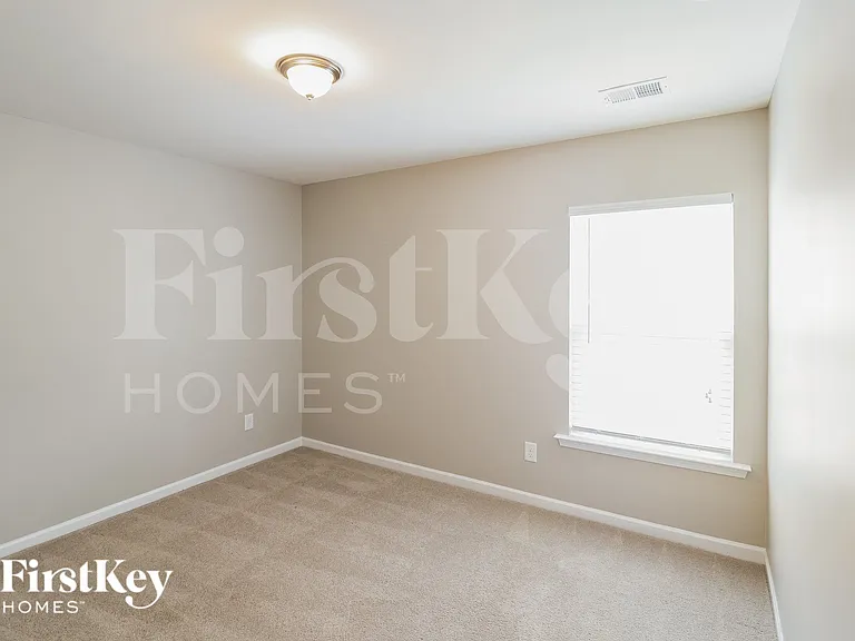 445 Whispering Breeze Ln — Photo 11