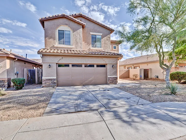 10115 W Parkway Dr — Photo 1