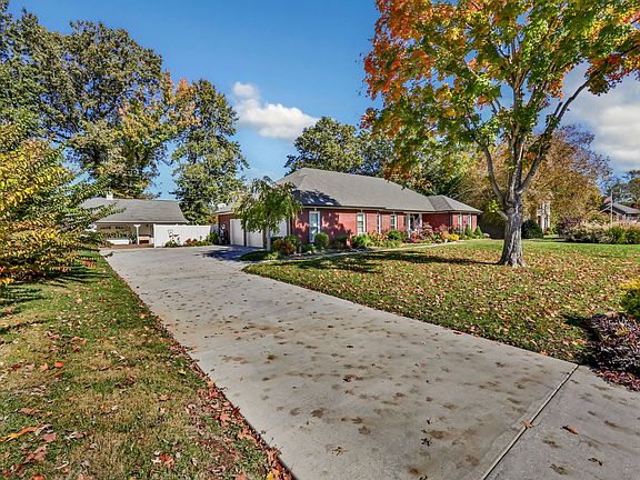 5th image of 322 Longwood Ct