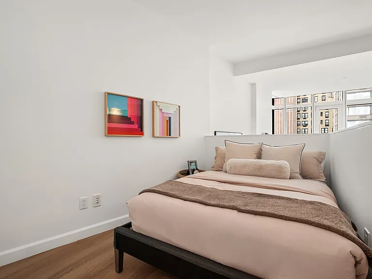 306 W 48th St #5D — Photo 7