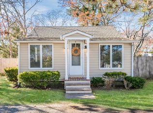 77 Wood Road Trl, Flanders, NY 11901