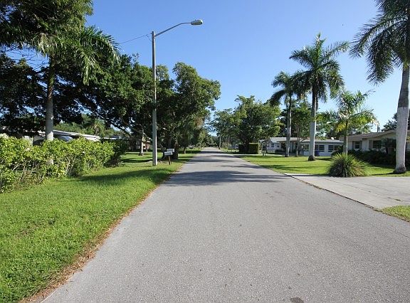 4th image of 3915 Seminole Ave