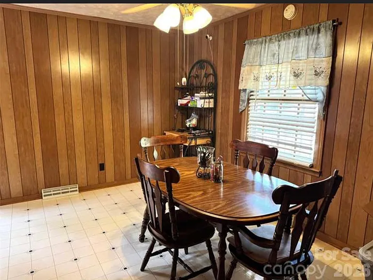 530 Burlington St — Photo 6