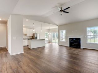 421 Fairway Ln, Sycamore, IL 60178