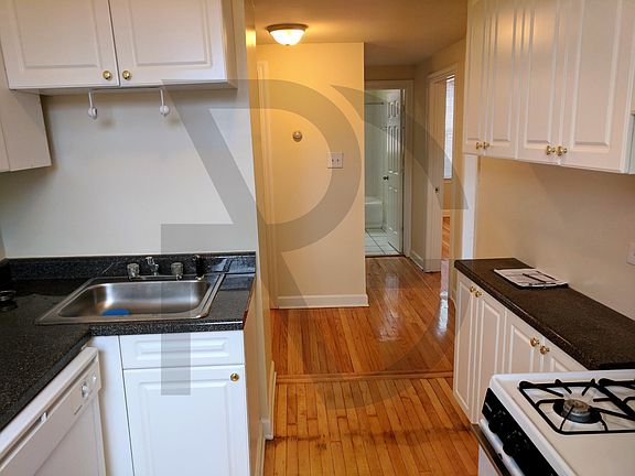 5th image of 550 W Aldine Ave #552N3