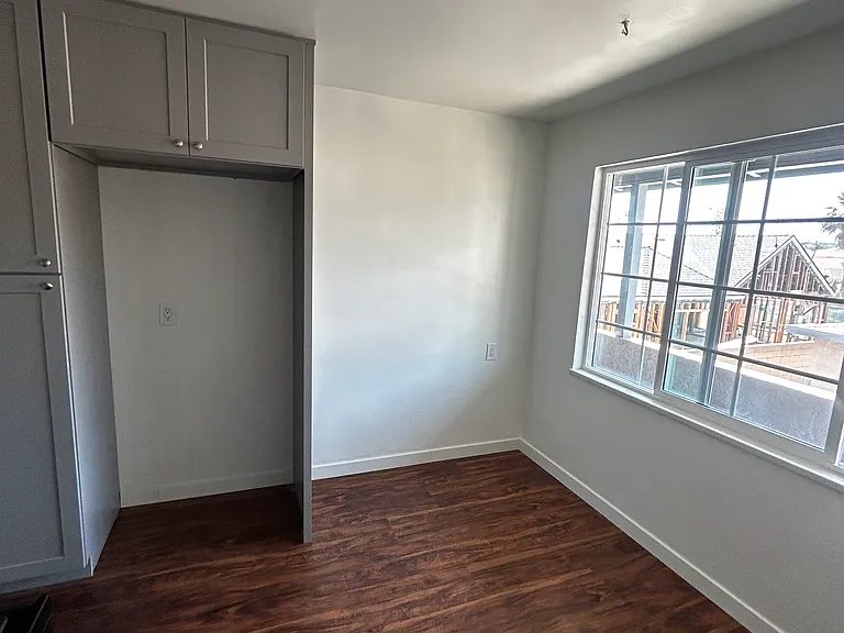 10618 Downey Ave #10620-1/2 — Photo 2