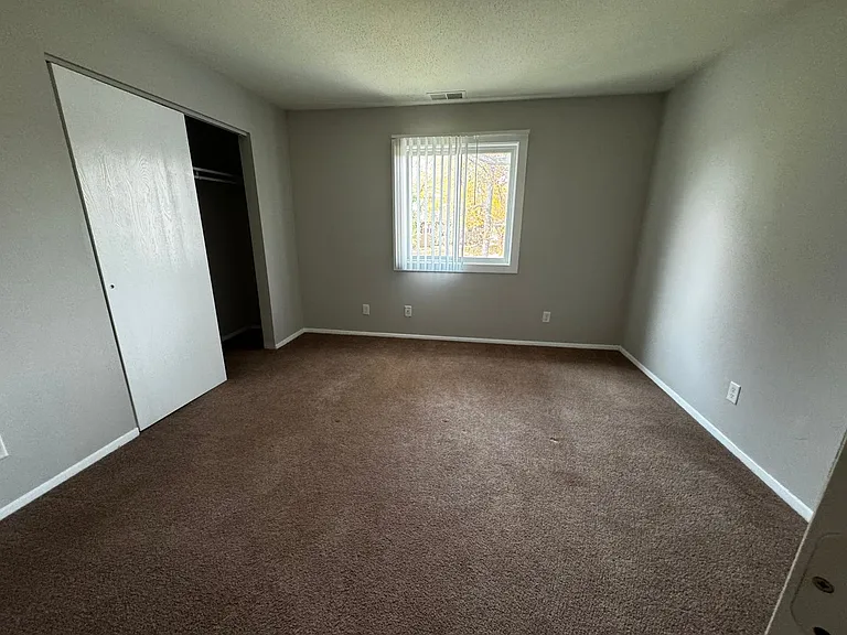 Coventry Court West Apartments — Photo 79