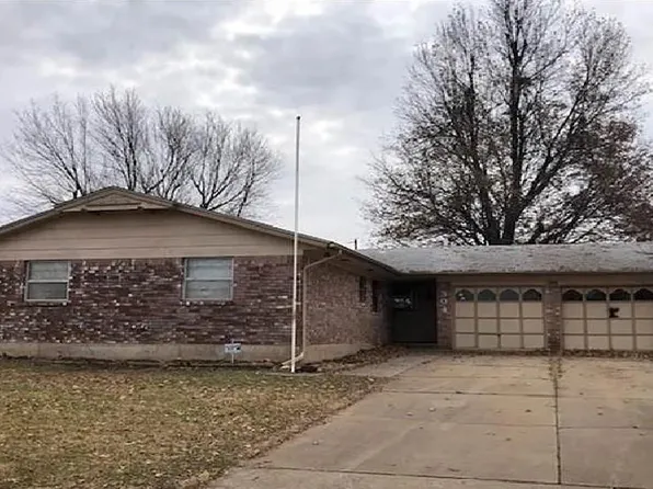 304 W Campbell Dr, Midwest City, OK 73110
