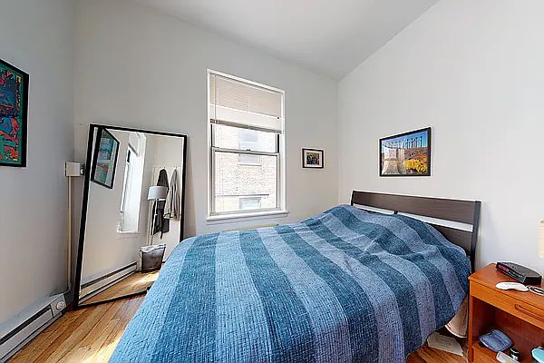 2nd image of 310 W 4th St APT 3
