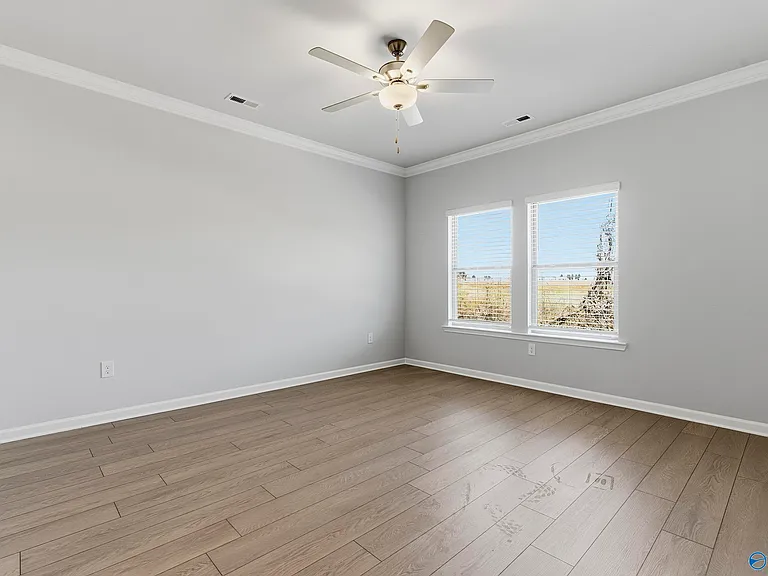 305 Pond Spring Dr — Photo 5