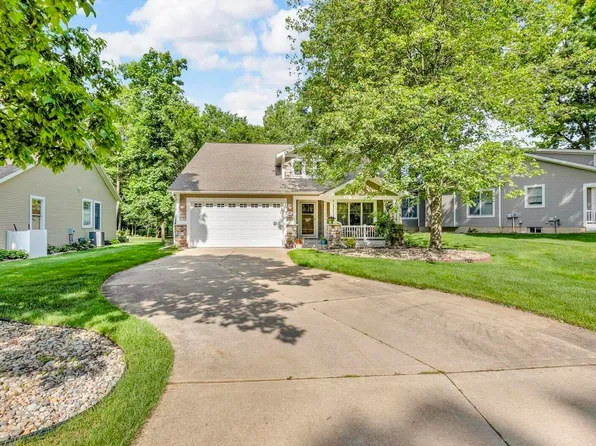 816 E Barrington Cir, Jackson, MI 49203