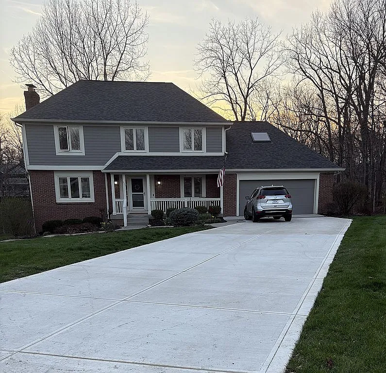 111 Essex Ct photo 1