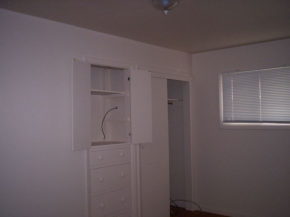 4th image of 915 S Russell St