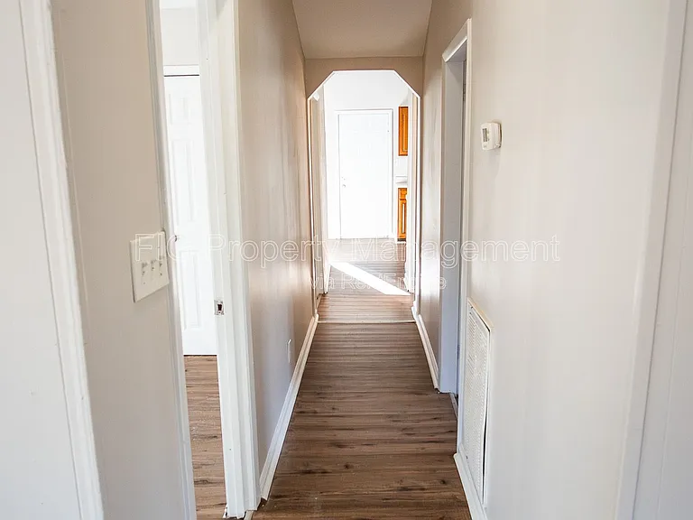 1138 Valley Dr — Photo 8