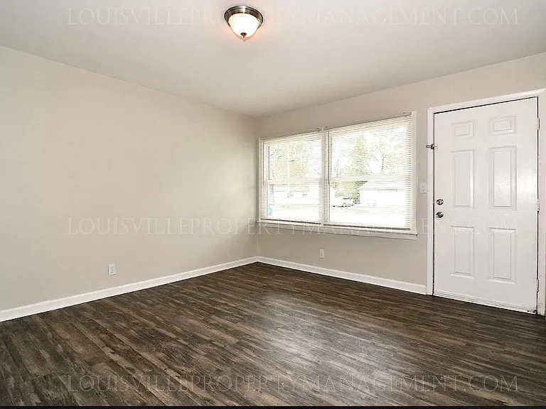 5117 Alba Way — Photo 2