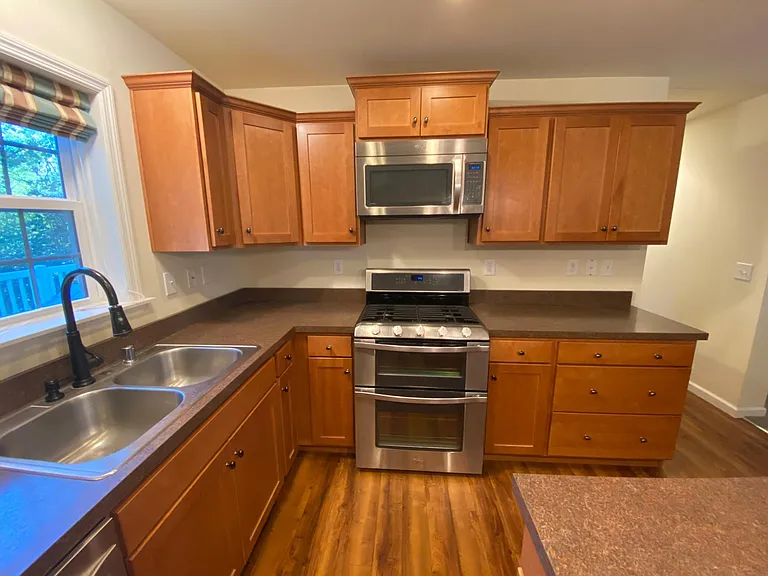 2094 Fieldcrest Dr — Photo 6