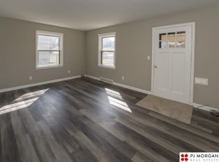 3932 V St, Omaha, NE 68107