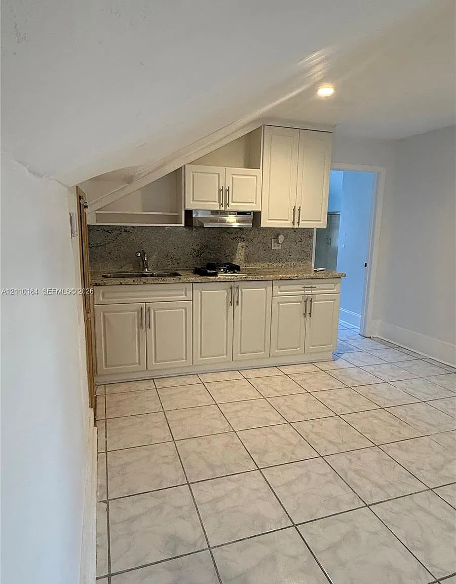 427 SW 11th Ave — Photo 4