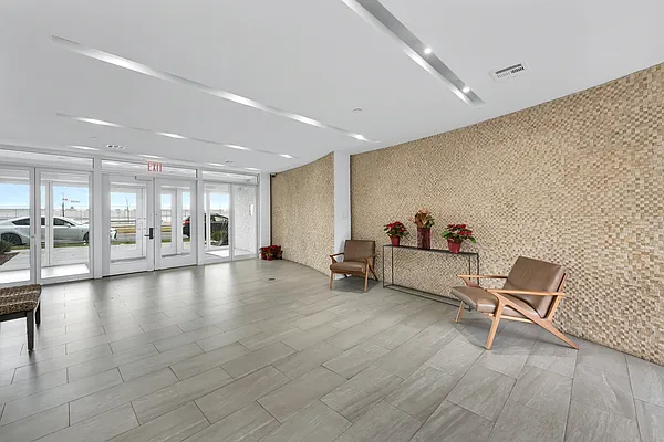 Sold by REMAX Elite | media 13