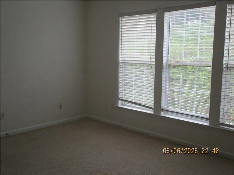 1112 Thornborough Dr — Photo 23