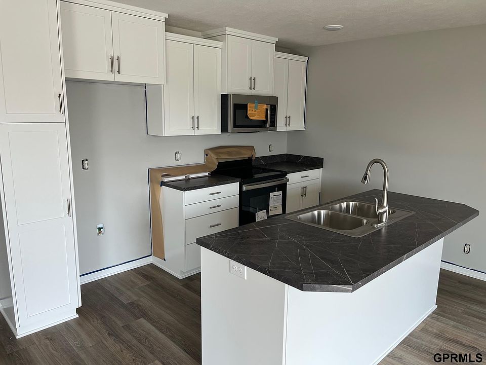 2nd image of 1402 Mount Hope Cir