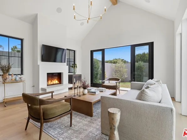 7841 Stewart Ave, Los Angeles, CA 90045