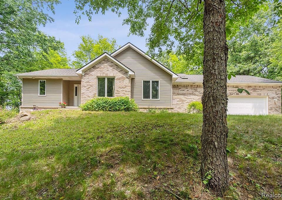 6323 Cohoctah Rd, Fenton, MI 48430 Zillow
