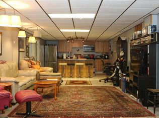 16 Cedarwood Cir, Pittsford, NY 14534