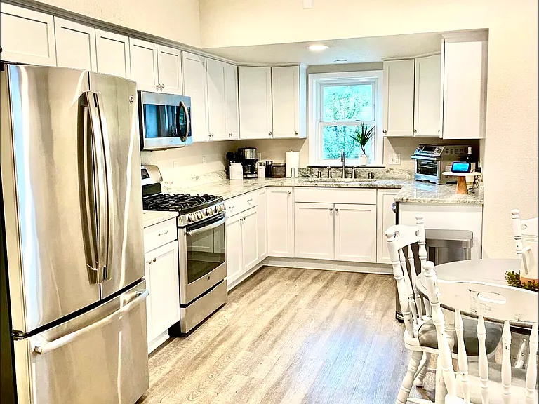 354 E Montana St — Photo 2