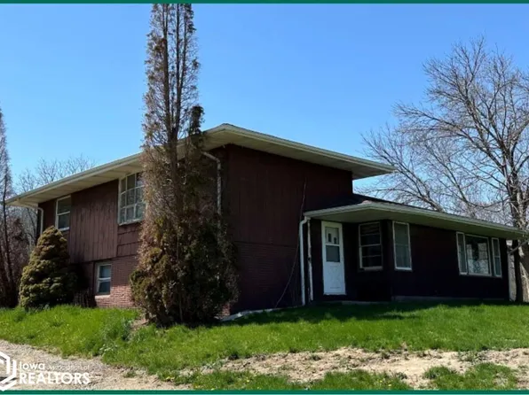 946 220th St, Tipton, IA 52772