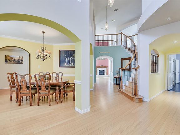 5th image of 200 Crenshaw Dr