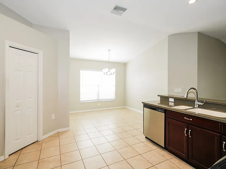 423 Fern Gulley Dr — Photo 6