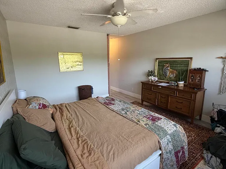 806 NW 41st Ct — Photo 32