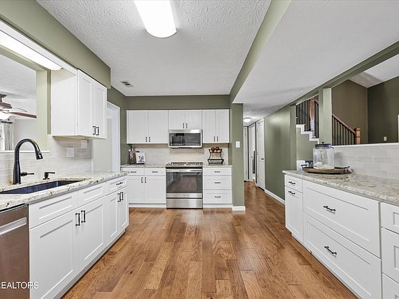 3rd image of 7400 Foxglove Ln