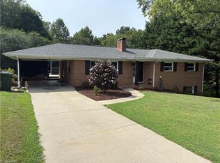 111 Bell Dr, Thomasville, NC 27360