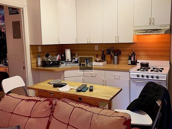 4th image of 136 McKibben St APT 6