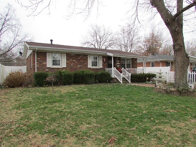 1st image of 1912 Carol Dr