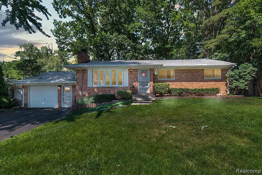 3356 Indianview Dr photo 1